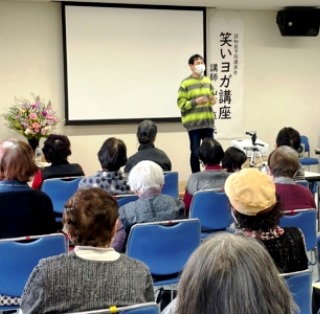 認知症予防講演会 笑いヨガ講座 講師山下直氏